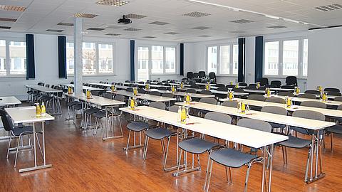 HMKW Hochschule für Medien, Kommunikation und Wirtschaft / Campus Köln - Bild 1