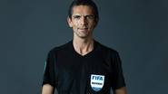 Deniz Aytekin - Porträt des FIFA-Schiedsrichters