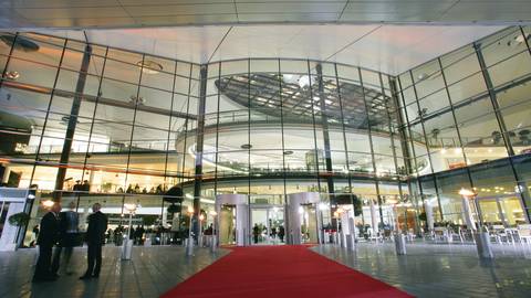 Eingangsbereich der Eventlocation Audi Forum Neckarsulm